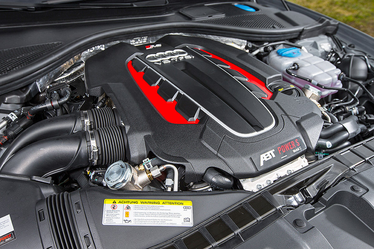 Ремонт двигателя автомобиля Audi RS 6 в Москве